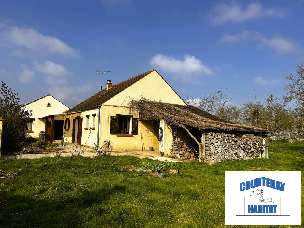 Pavillon à vendre à Jouy (89150) avec terrain de 1225 m² - 4 chambres, garage, et aménagements modernes