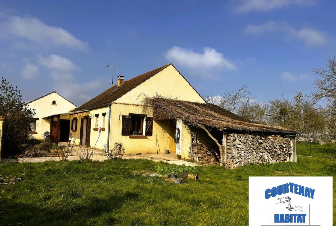 Pavillon à vendre à Jouy (89150) avec terrain de 1225 m² - 4 chambres, garage, et aménagements modernes 