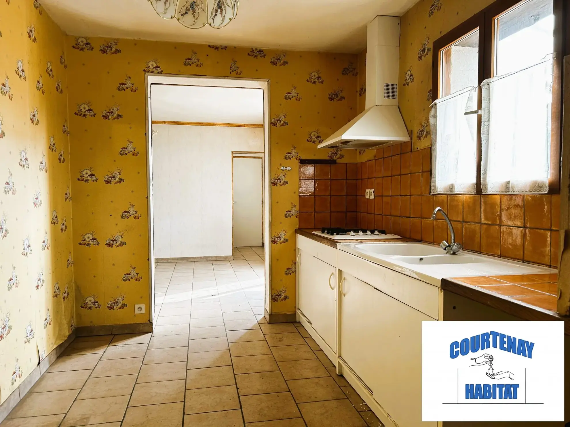 Pavillon à vendre à Jouy (89150) avec terrain de 1225 m² - 4 chambres, garage, et aménagements modernes 