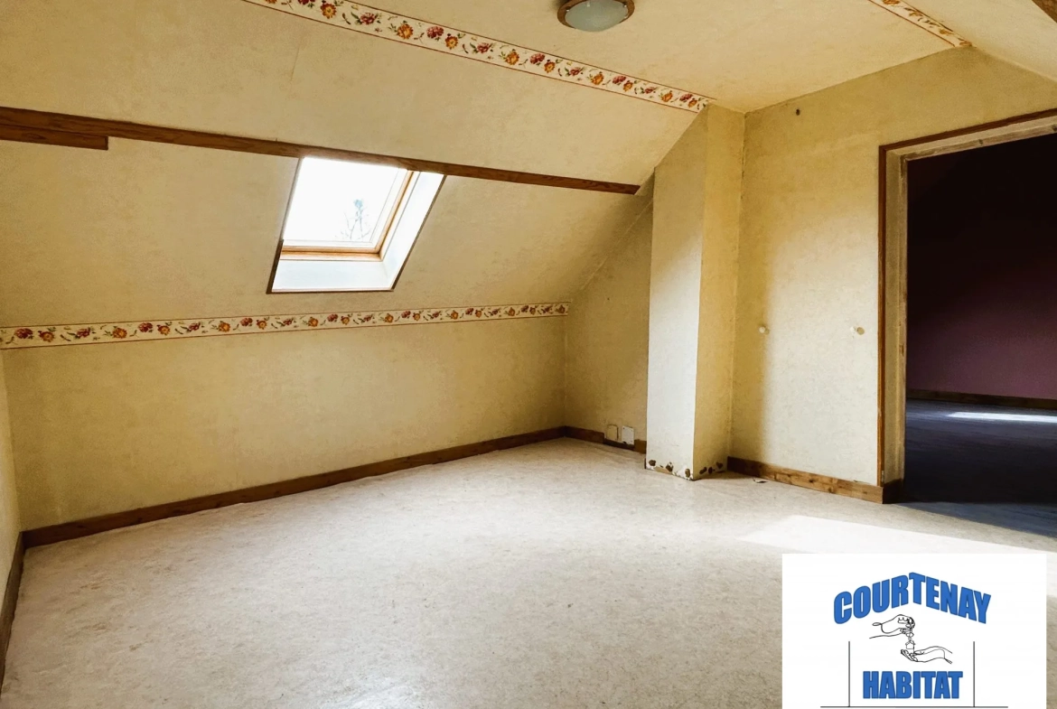 Pavillon à vendre à Jouy (89150) avec terrain de 1225 m² - 4 chambres, garage, et aménagements modernes 