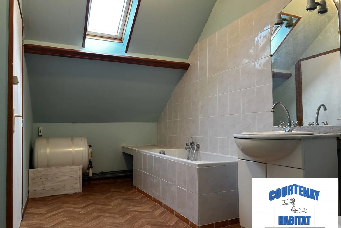 Pavillon à vendre à Jouy (89150) avec terrain de 1225 m² - 4 chambres, garage, et aménagements modernes 