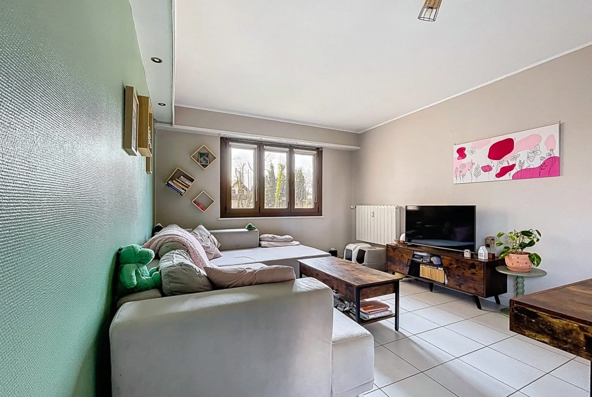 À vendre appartement 2 pièces avec balcon, garage et piscine à Fegersheim 