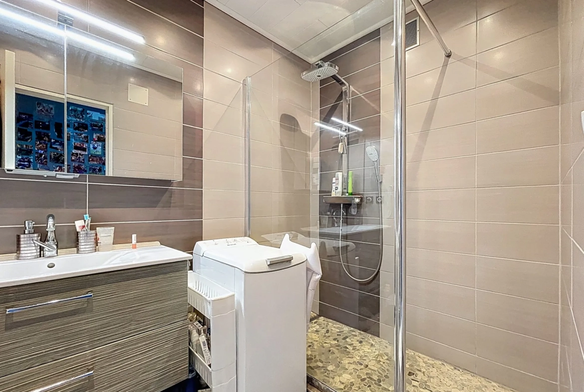 À vendre appartement 2 pièces avec balcon, garage et piscine à Fegersheim 