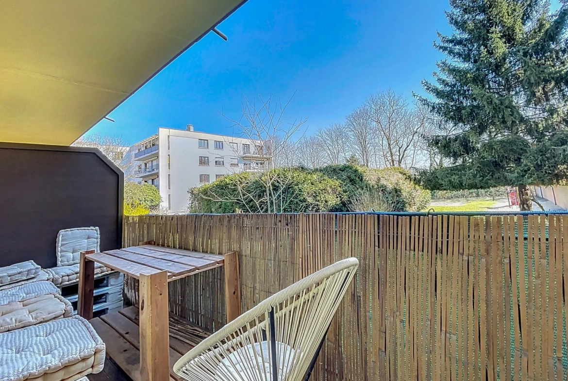 À vendre appartement 2 pièces avec balcon, garage et piscine à Fegersheim 