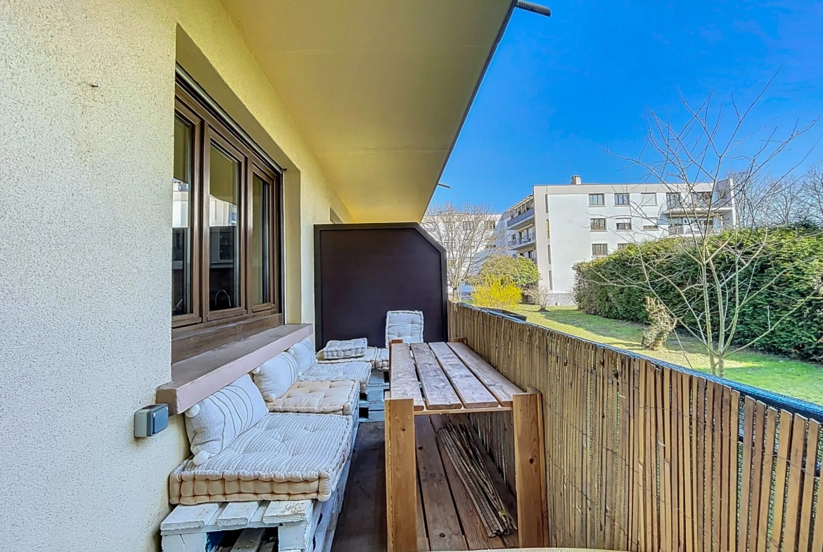 À vendre appartement 2 pièces avec balcon, garage et piscine à Fegersheim 