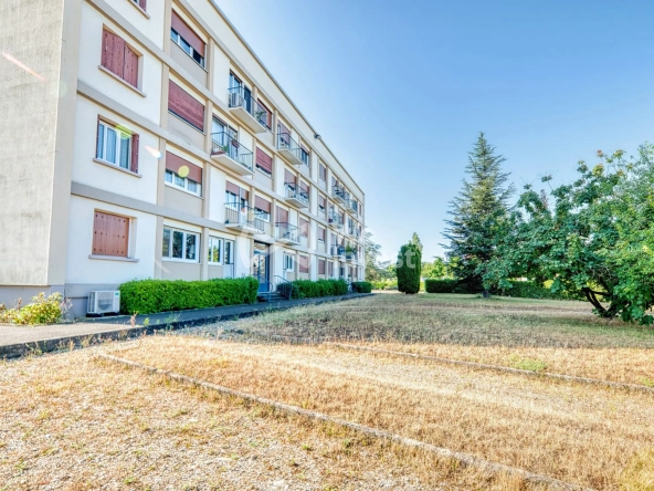 Appartement T3 à vendre à Feyzin – Proche Lyon, 67 m² avec parking, sécurisé et à rafraîchir