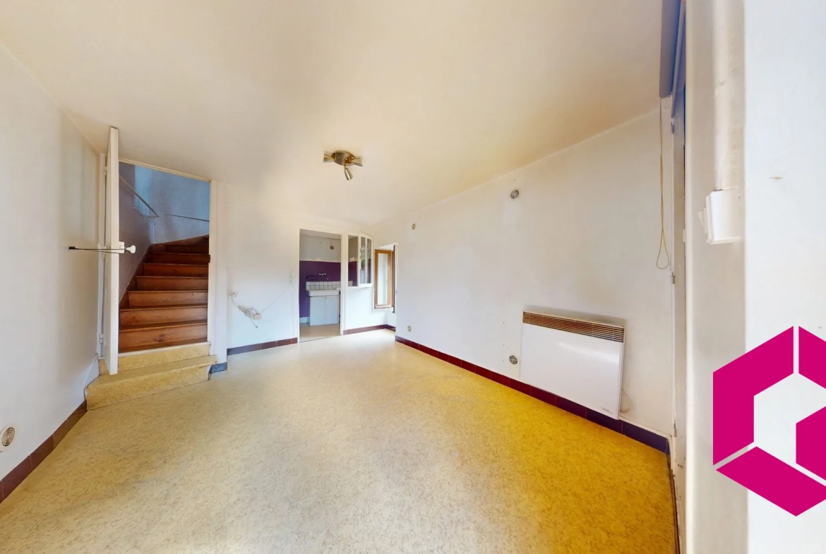 Maison à vendre à Jumeaux, 75 m², 2 chambres, à rénover à 15 min d'Issoire 