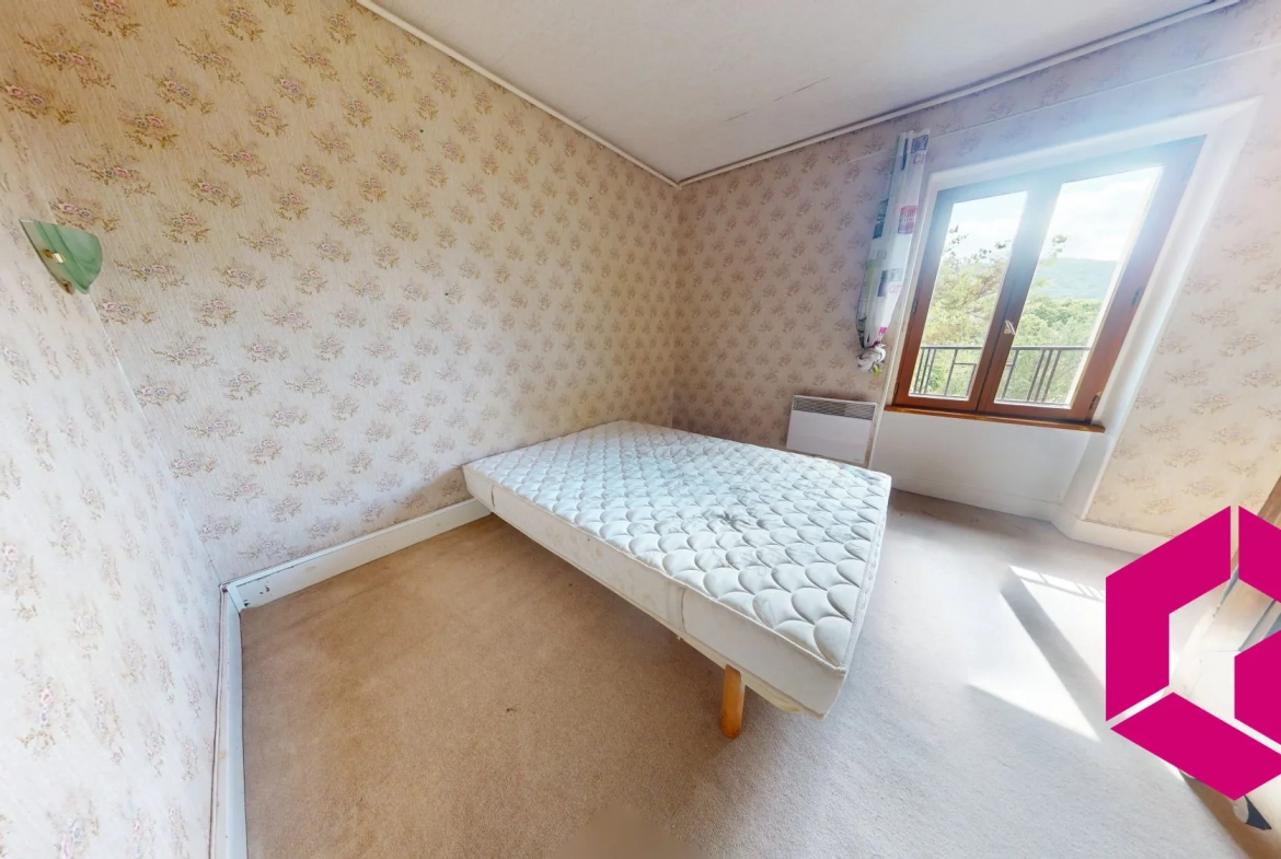 Maison à vendre à Jumeaux, 75 m², 2 chambres, à rénover à 15 min d'Issoire 