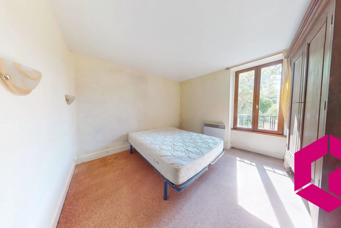 Maison à vendre à Jumeaux, 75 m², 2 chambres, à rénover à 15 min d'Issoire 