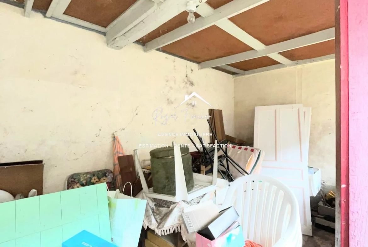 Charmante maison de ville à Yzeures-sur-Creuse à restaurer, 102 m² 