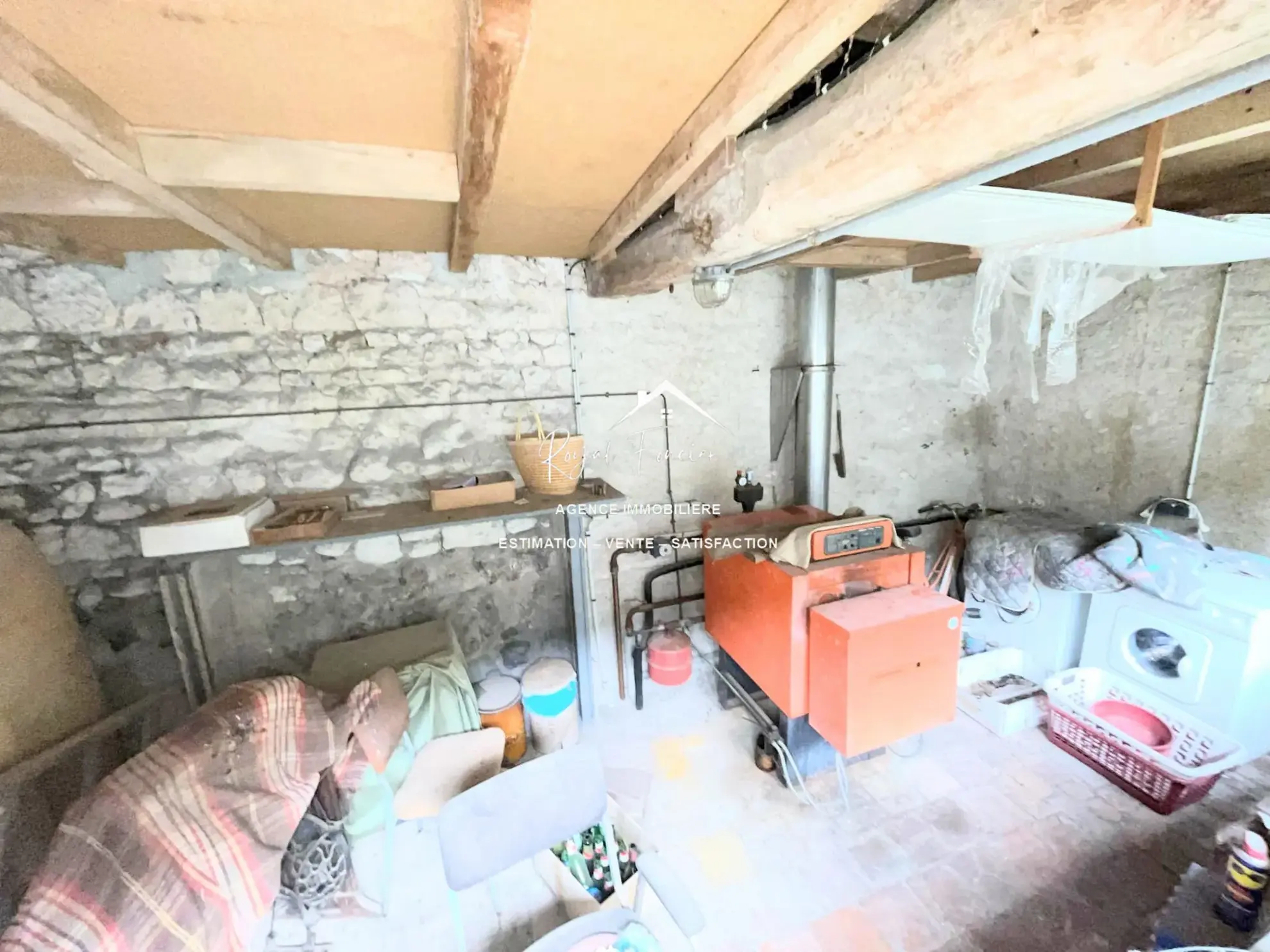 Charmante maison de ville à Yzeures-sur-Creuse à restaurer, 102 m² 