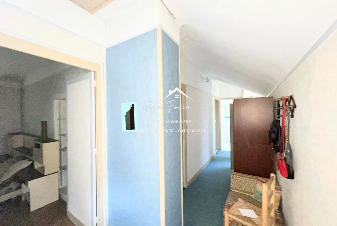 Étage  Charmante maison de ville à Yzeures-sur-Creuse à restaurer, 102 m² 