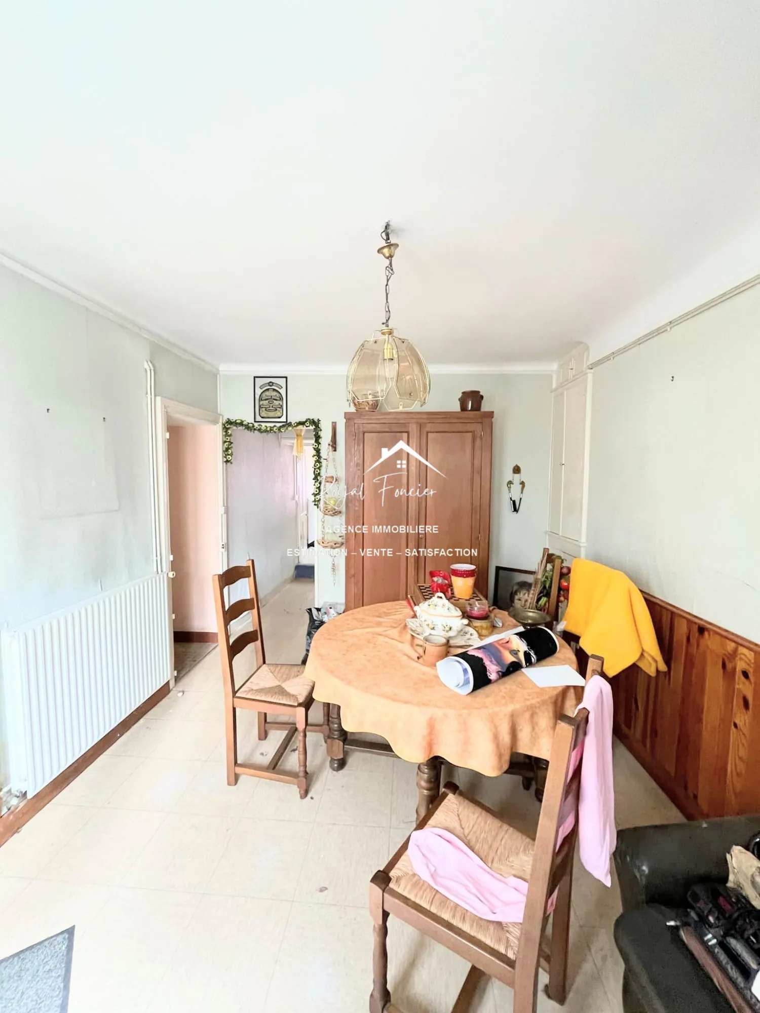 Séjour  Charmante maison de ville à Yzeures-sur-Creuse à restaurer, 102 m² 