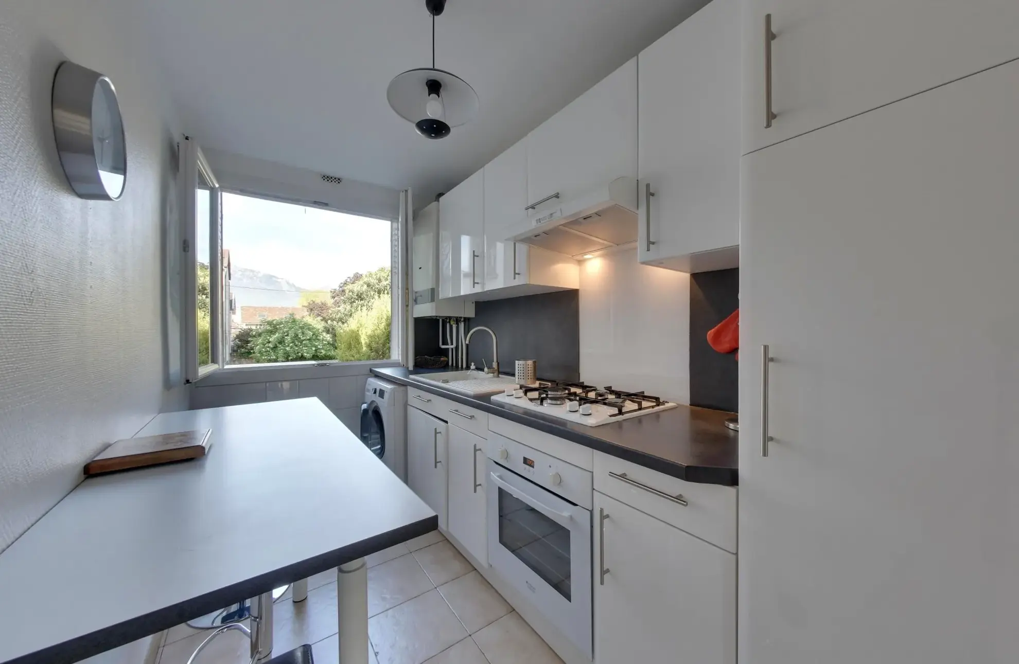 Appartement lumineux T4 de 71,93 m² proche campus et tramway à Grenoble 
