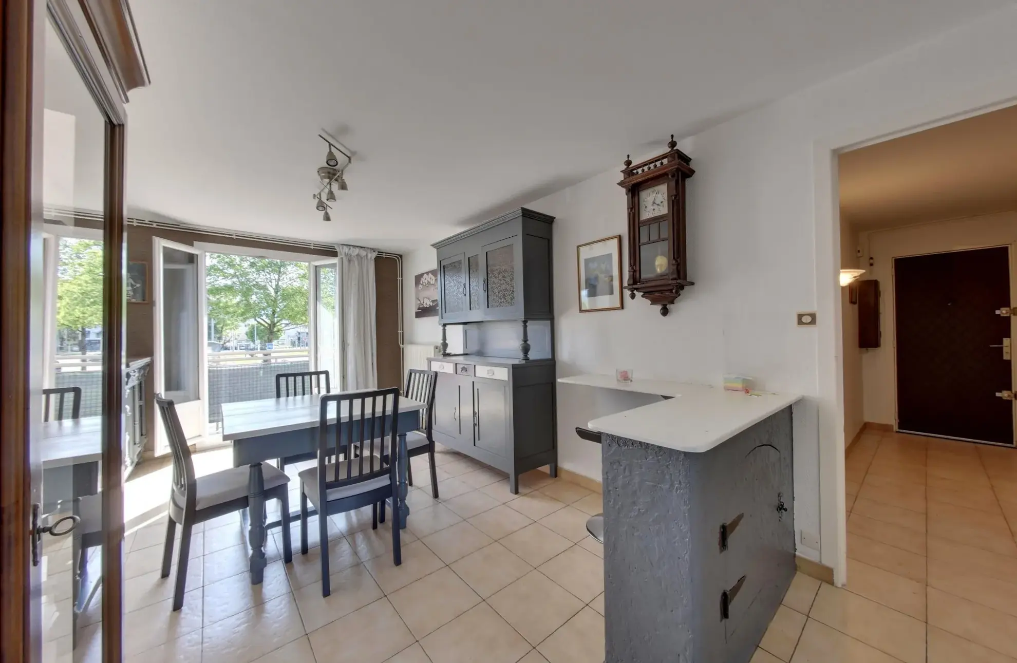 Appartement lumineux T4 de 71,93 m² proche campus et tramway à Grenoble 