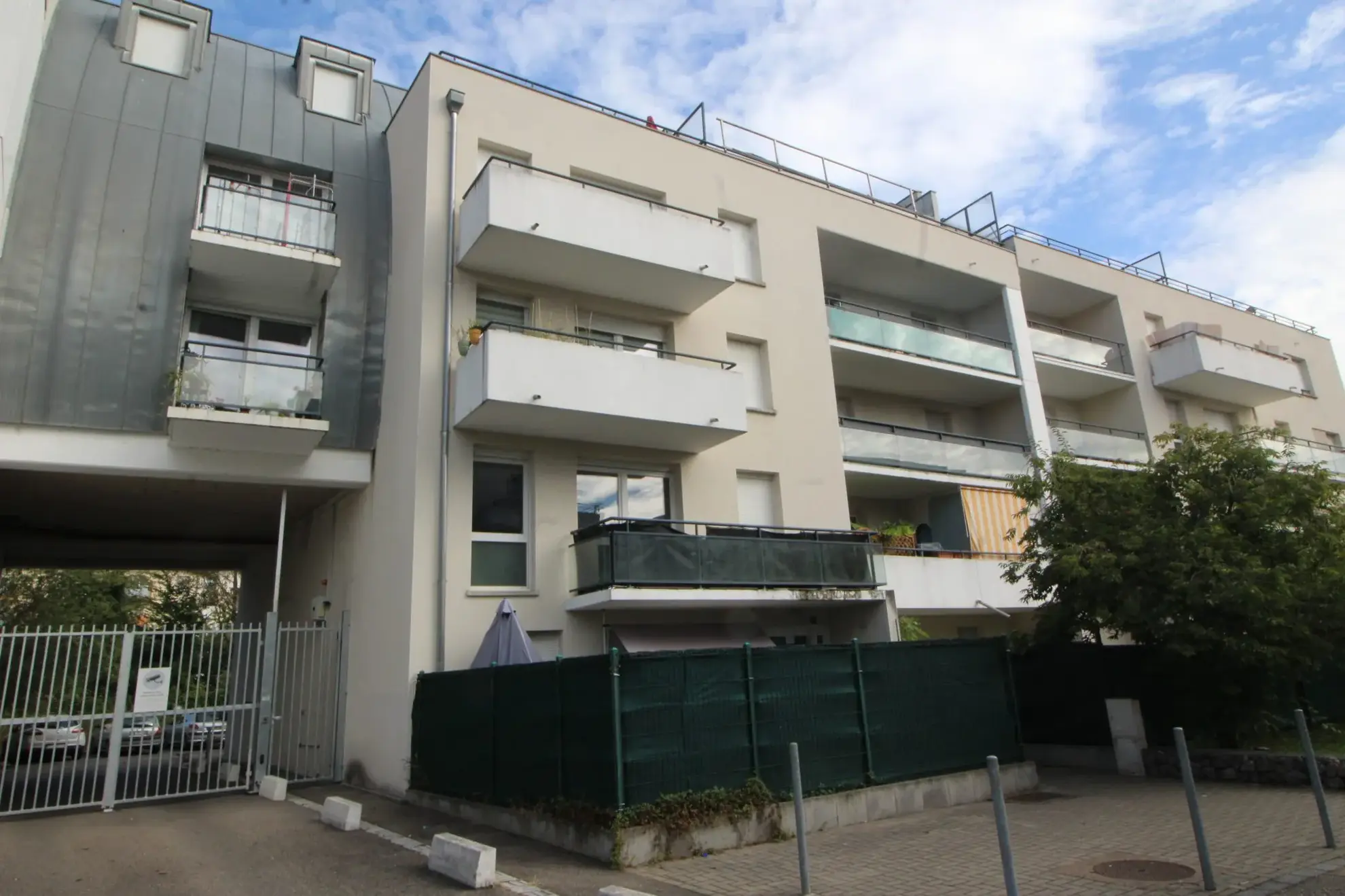 Immeuble Appartement 3 pièces à Strasbourg-Lingolsheim avec grande terrasse et garage 