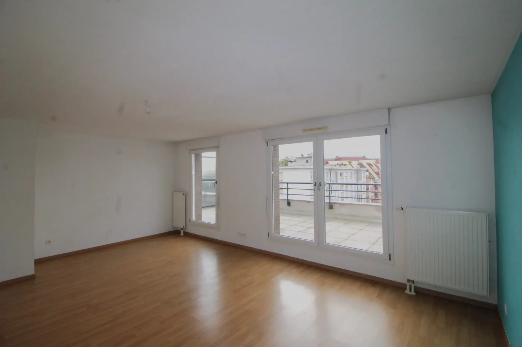 Salon 2 Appartement 3 pièces à Strasbourg-Lingolsheim avec grande terrasse et garage 