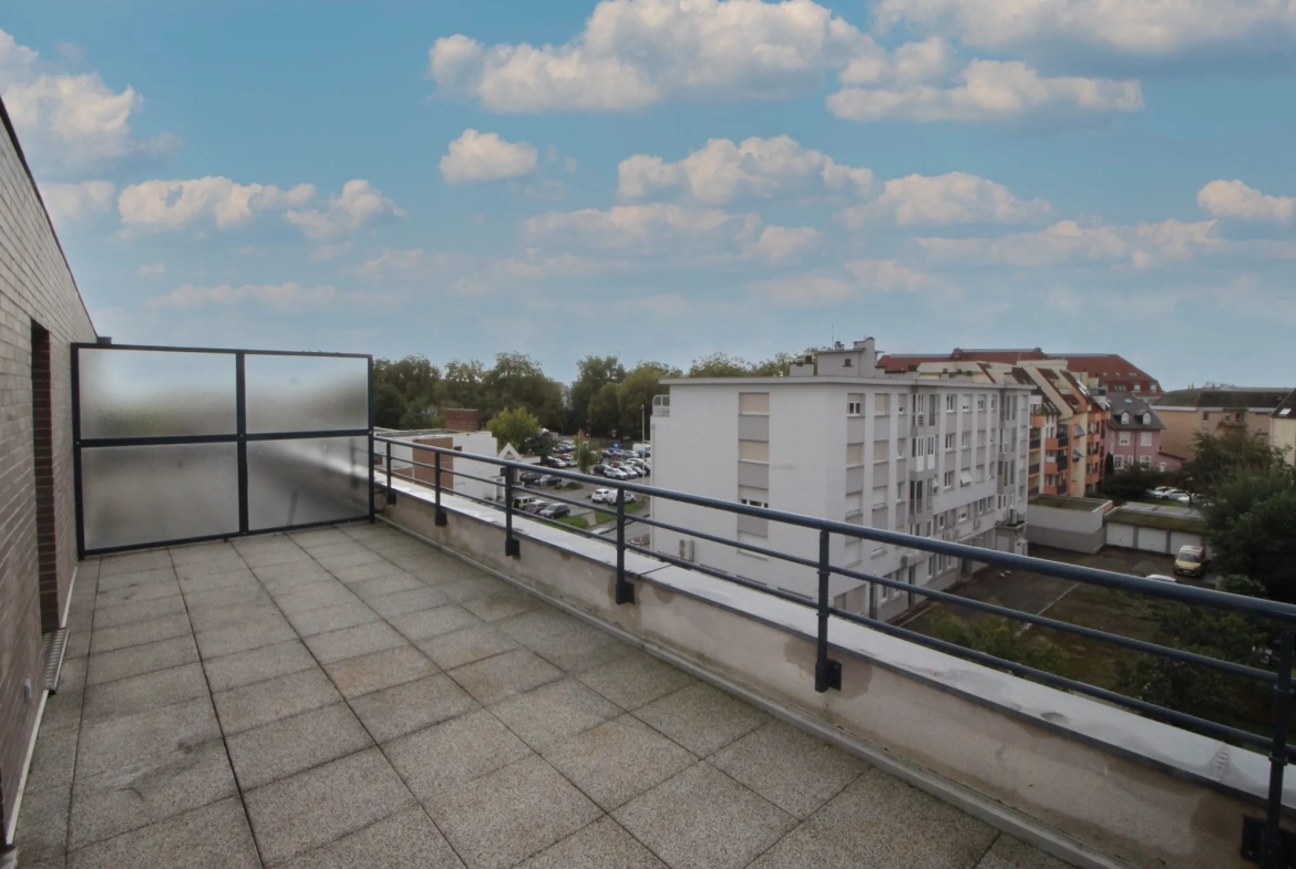 Terrasse 1 Appartement 3 pièces à Strasbourg-Lingolsheim avec grande terrasse et garage 