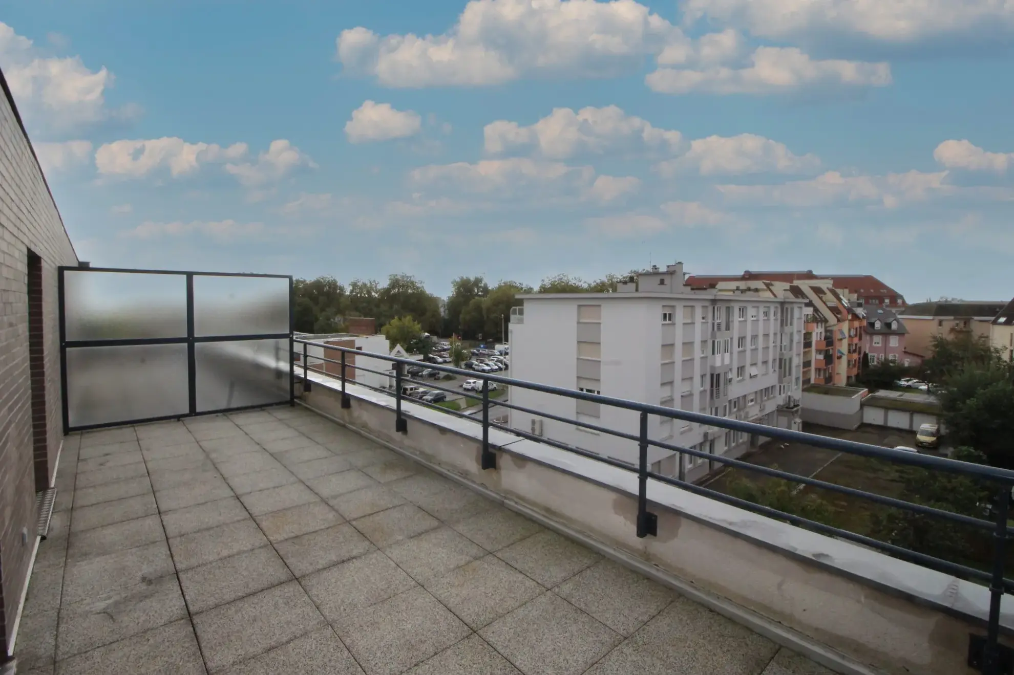 Terrasse 1 Appartement 3 pièces à Strasbourg-Lingolsheim avec grande terrasse et garage 