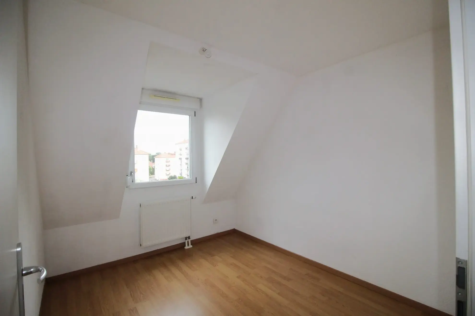 Chambre 1 Appartement 3 pièces à Strasbourg-Lingolsheim avec grande terrasse et garage 
