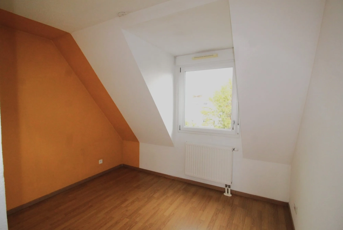 Chambre 2 Appartement 3 pièces à Strasbourg-Lingolsheim avec grande terrasse et garage 