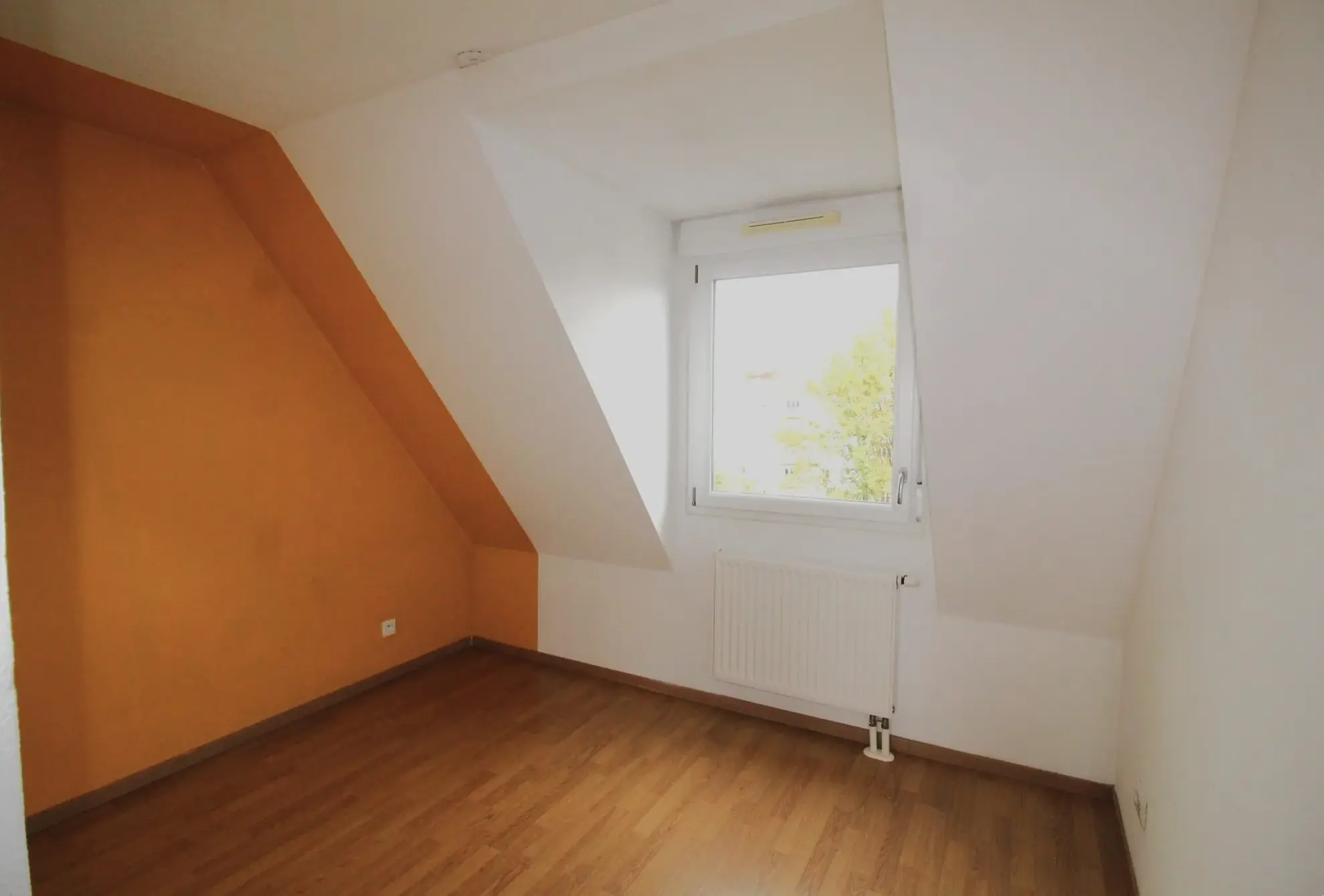 Chambre 2 Appartement 3 pièces à Strasbourg-Lingolsheim avec grande terrasse et garage 