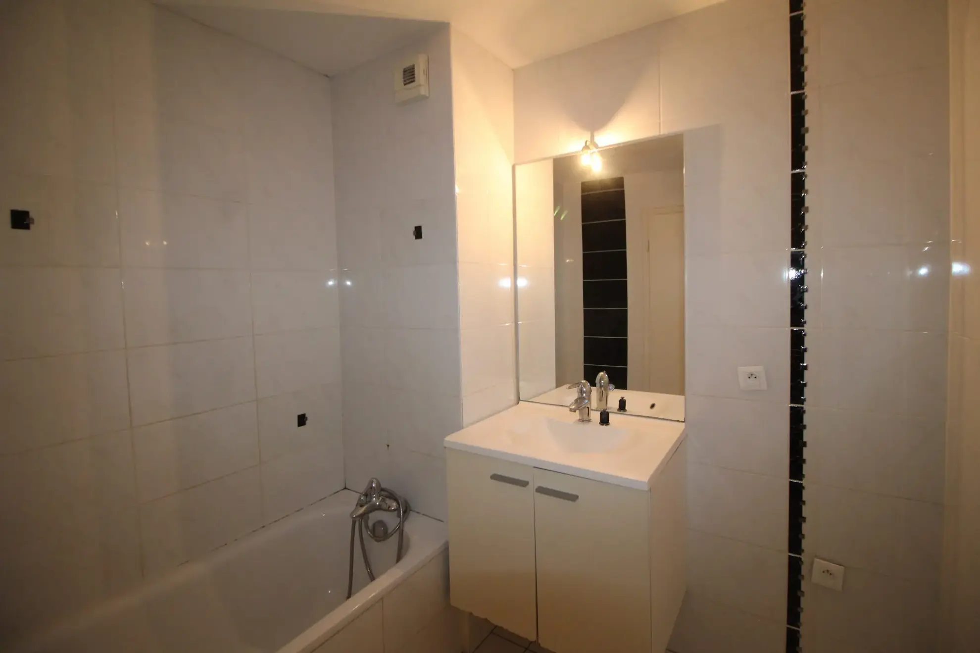 Salle de bains Appartement 3 pièces à Strasbourg-Lingolsheim avec grande terrasse et garage 