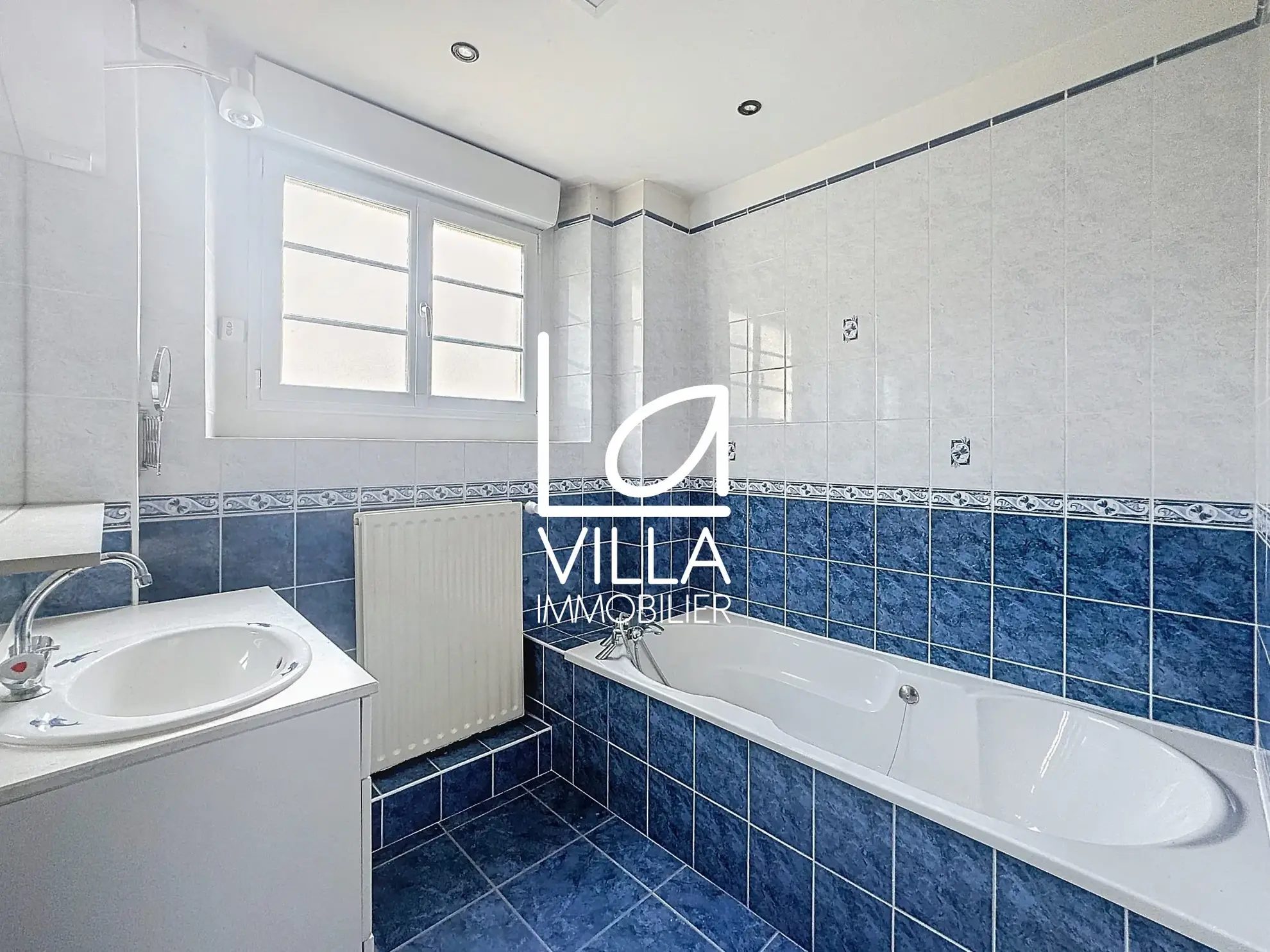 Salle de Bains/ douche Appartement T4 Lumineux de 64,93 m² à Boulogne-sur-Mer, secteur St Pierre 