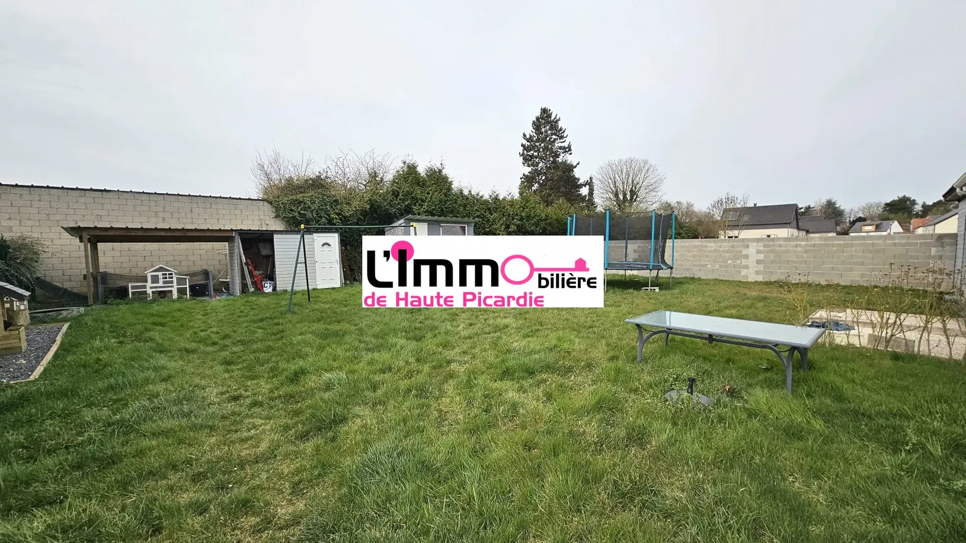 Jardins et dépendances Maison à vendre entre Chaulnes et Péronne avec 4 chambres, jardin clos, construction récente 