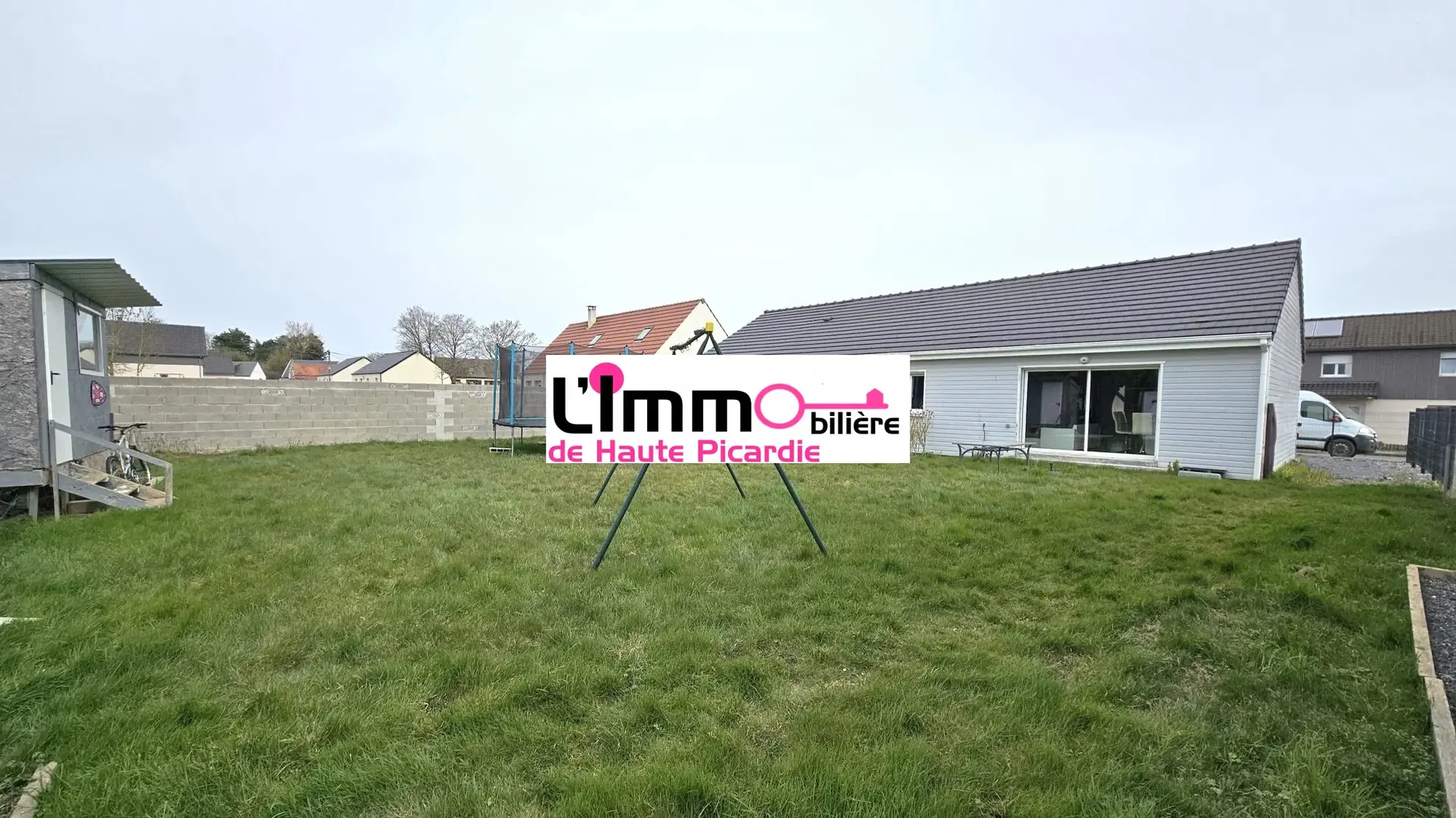 Jardin Maison à vendre entre Chaulnes et Péronne avec 4 chambres, jardin clos, construction récente 