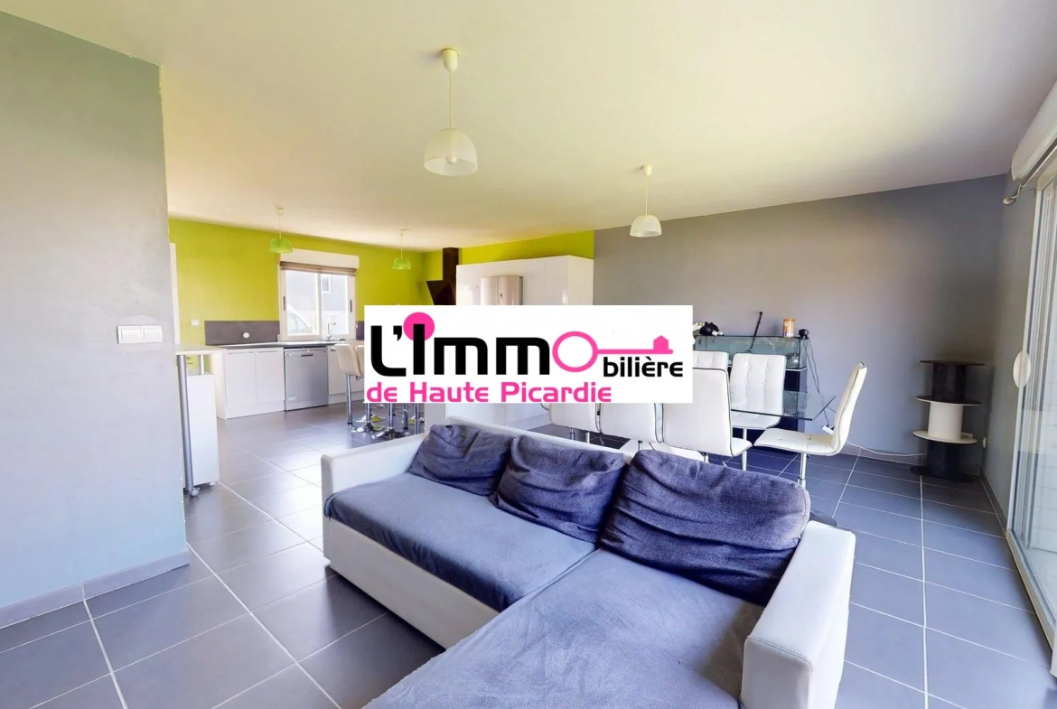 Séjour double Maison à vendre entre Chaulnes et Péronne avec 4 chambres, jardin clos, construction récente 
