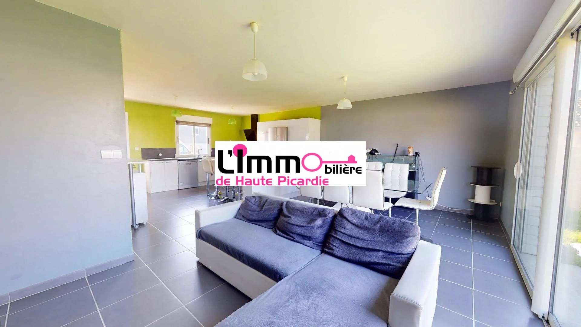 Séjour double Maison à vendre entre Chaulnes et Péronne avec 4 chambres, jardin clos, construction récente 