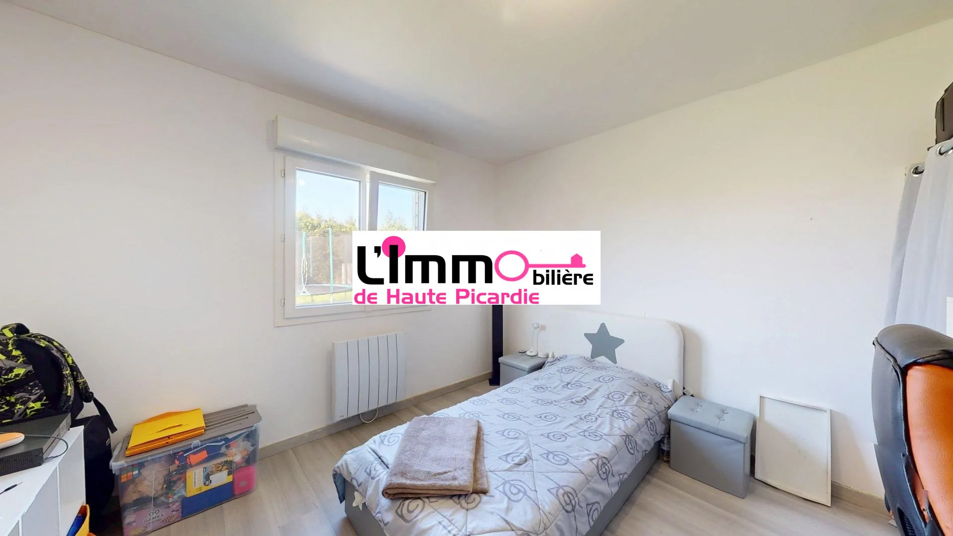 Chambre 2 Maison à vendre entre Chaulnes et Péronne avec 4 chambres, jardin clos, construction récente 