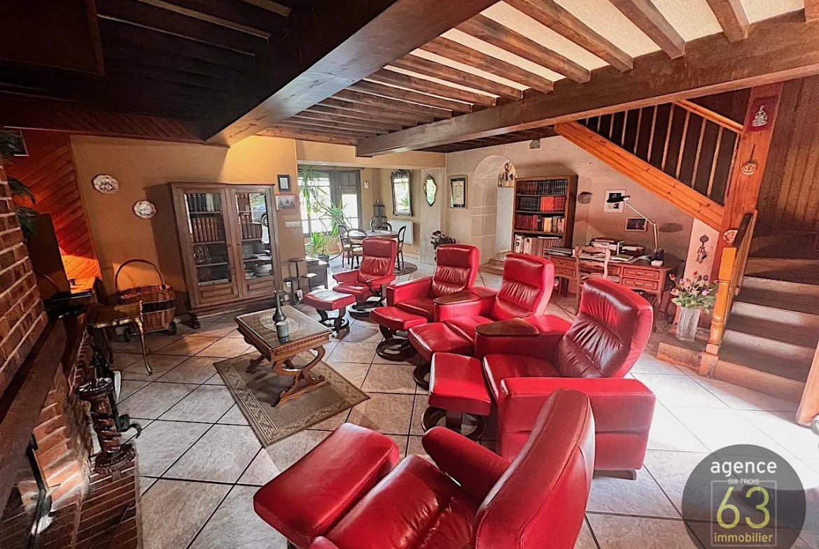 Belle bâtisse de 1920 en position dominante avec terrasse à Saint Dier d'Auvergne 