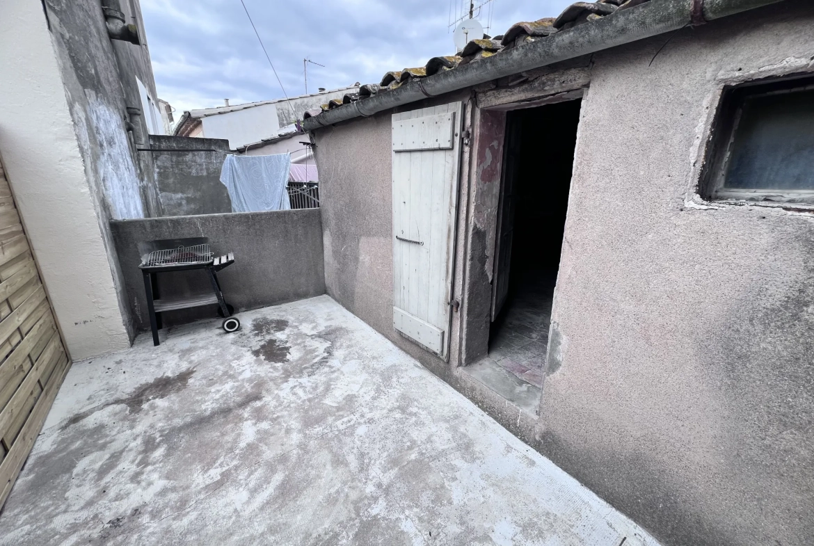 Maison de village rénovée à Montblanc de 107 m² avec terrasse 
