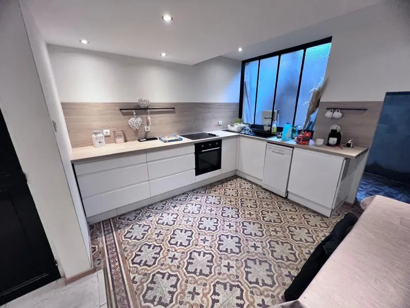 Maison de village rénovée à Montblanc de 107 m² avec terrasse 