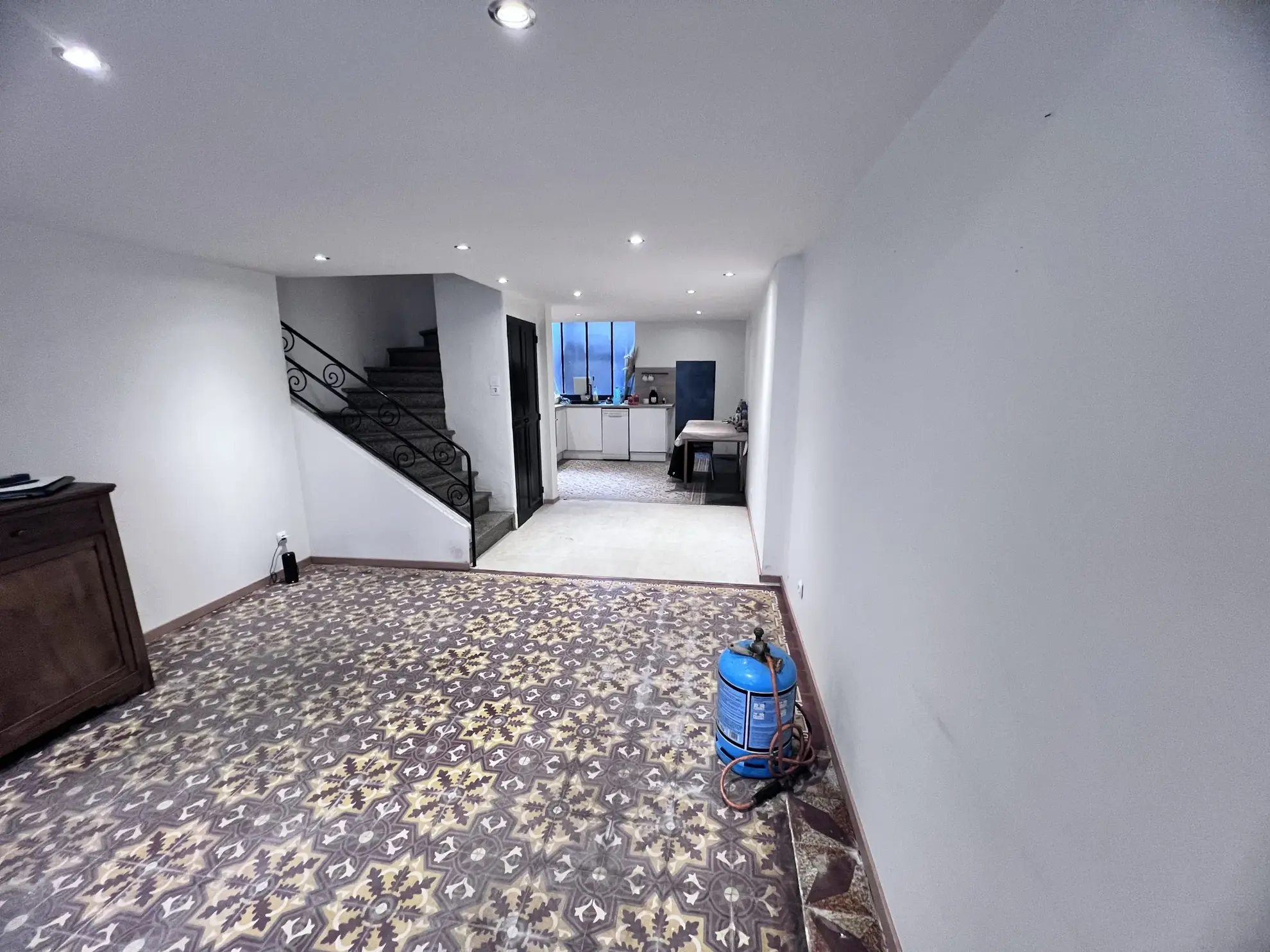 Maison de village rénovée à Montblanc de 107 m² avec terrasse 