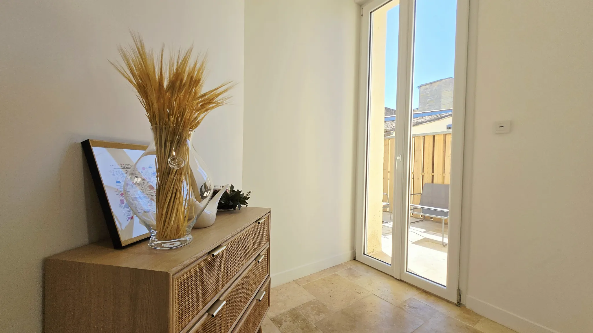 Appartement rénové de 55 m² avec terrasse au cœur de Bastide, Libourne 