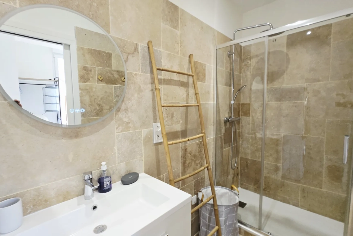 Appartement rénové de 55 m² avec terrasse au cœur de Bastide, Libourne 