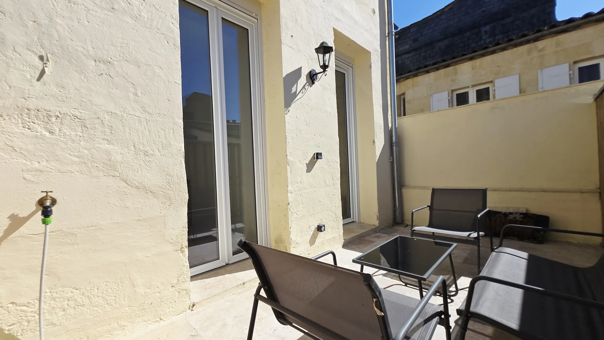Appartement rénové de 55 m² avec terrasse au cœur de Bastide, Libourne 