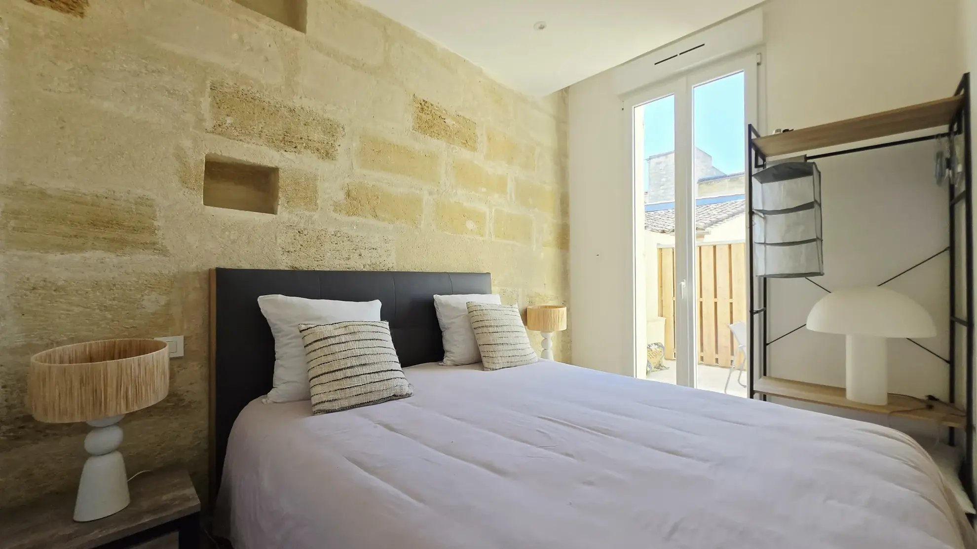 Appartement rénové de 55 m² avec terrasse au cœur de Bastide, Libourne 