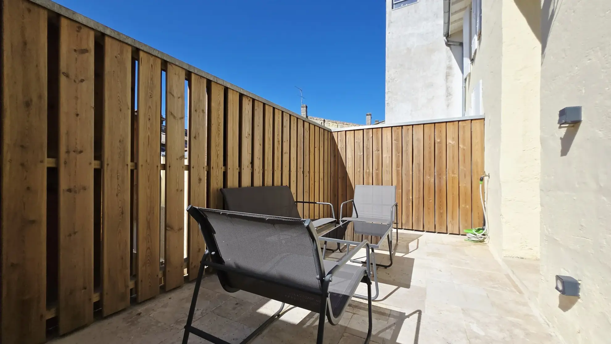 Appartement rénové de 55 m² avec terrasse au cœur de Bastide, Libourne 