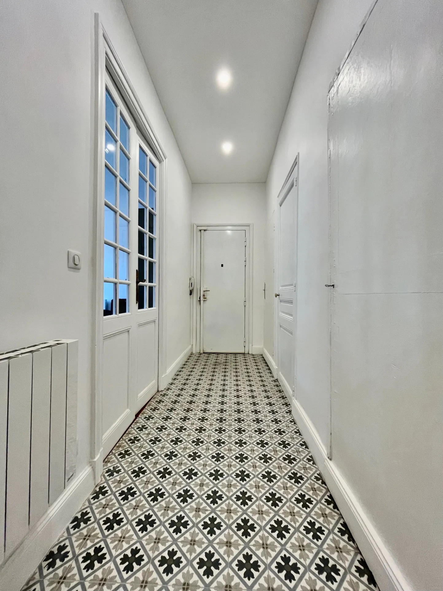 Appartement lumineux de 96 m2 rénové en centre-ville de Nîmes avec balcon 