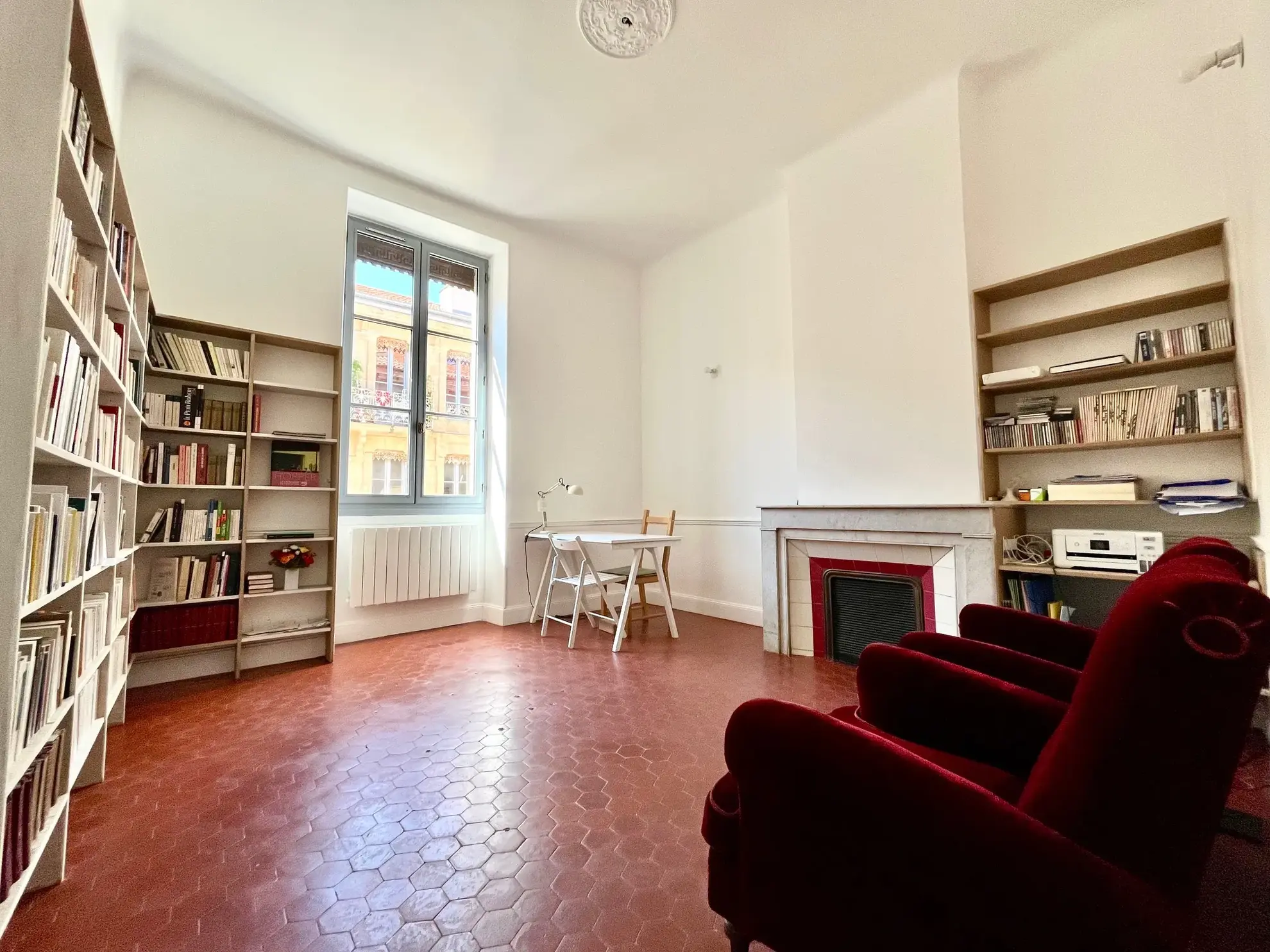 Appartement lumineux de 96 m2 rénové en centre-ville de Nîmes avec balcon 