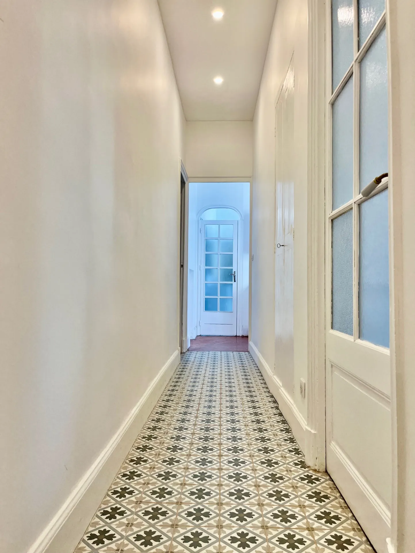 Appartement lumineux de 96 m2 rénové en centre-ville de Nîmes avec balcon 