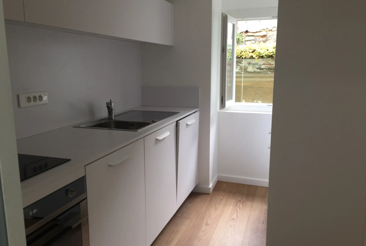 Appartement T3 traversant rénové de 46 m² à Bastia, proche du Vieux Port 