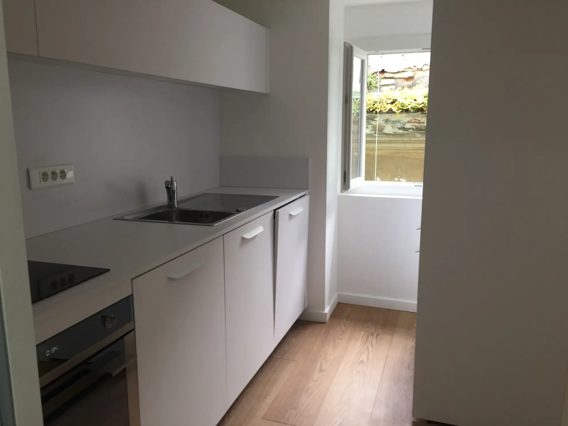 Appartement T3 traversant rénové de 46 m² à Bastia, proche du Vieux Port 