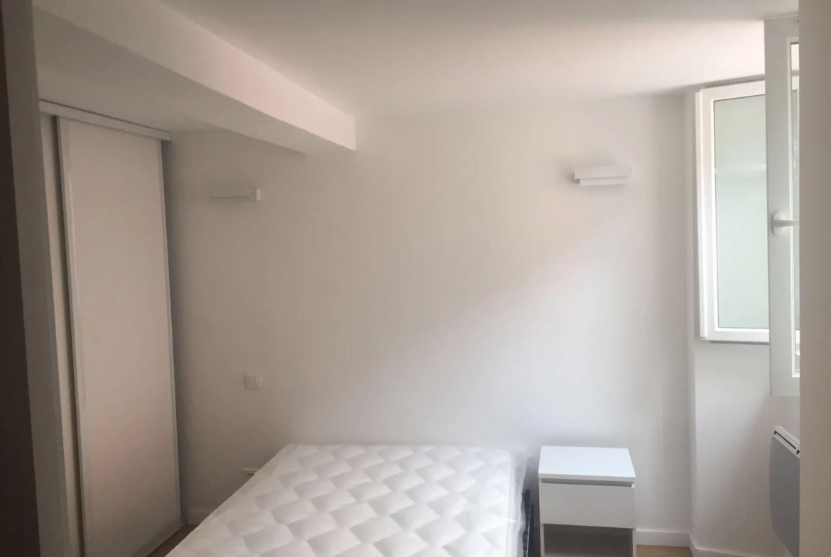 Appartement T3 traversant rénové de 46 m² à Bastia, proche du Vieux Port 