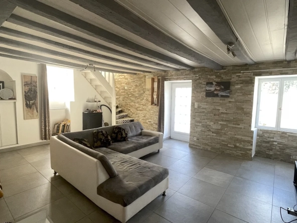 Maison rénovée à vendre à Cléré-sur-Layon, proche Vihiers - 80 m², 2 chambres