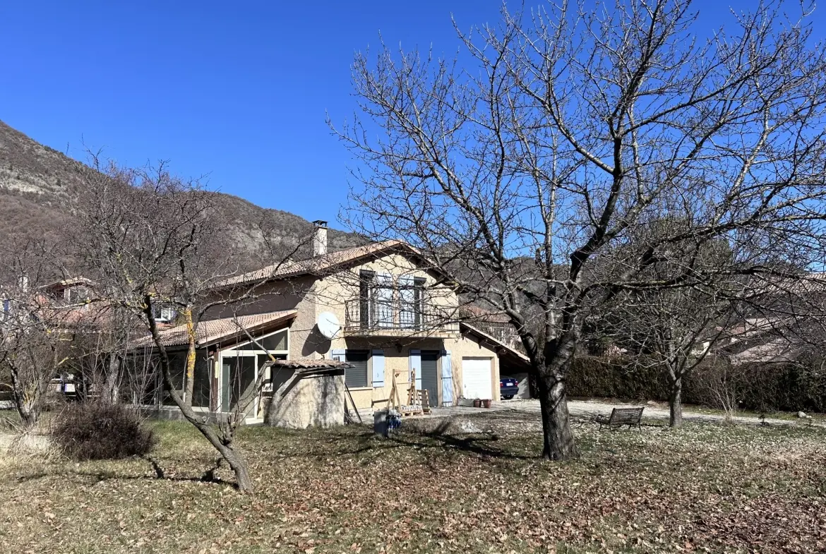Maison familiale avec appartement indépendant à Ytrac proche Aurillac 